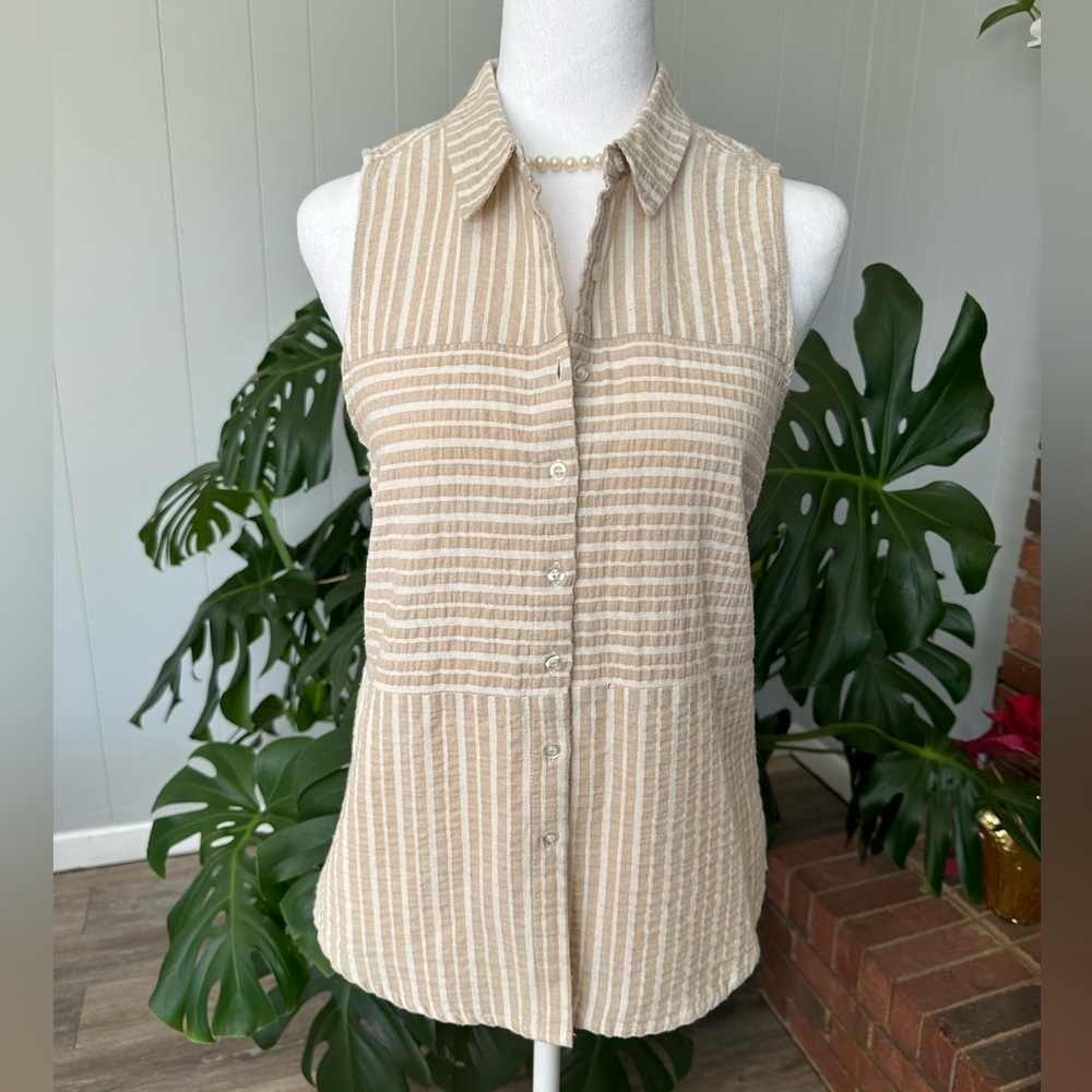 #7) Button front and back high low button up shirt size M excellent.